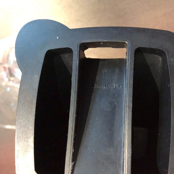 Like New Silicone Whiskey Wedge & Glass Set - Picture 7 of 11